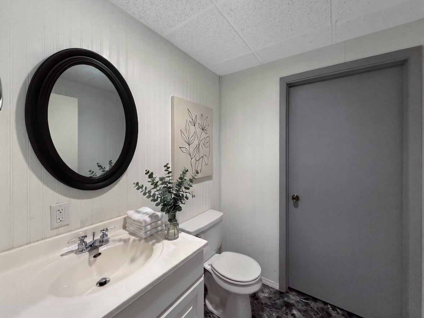 basement 1/2 bath
